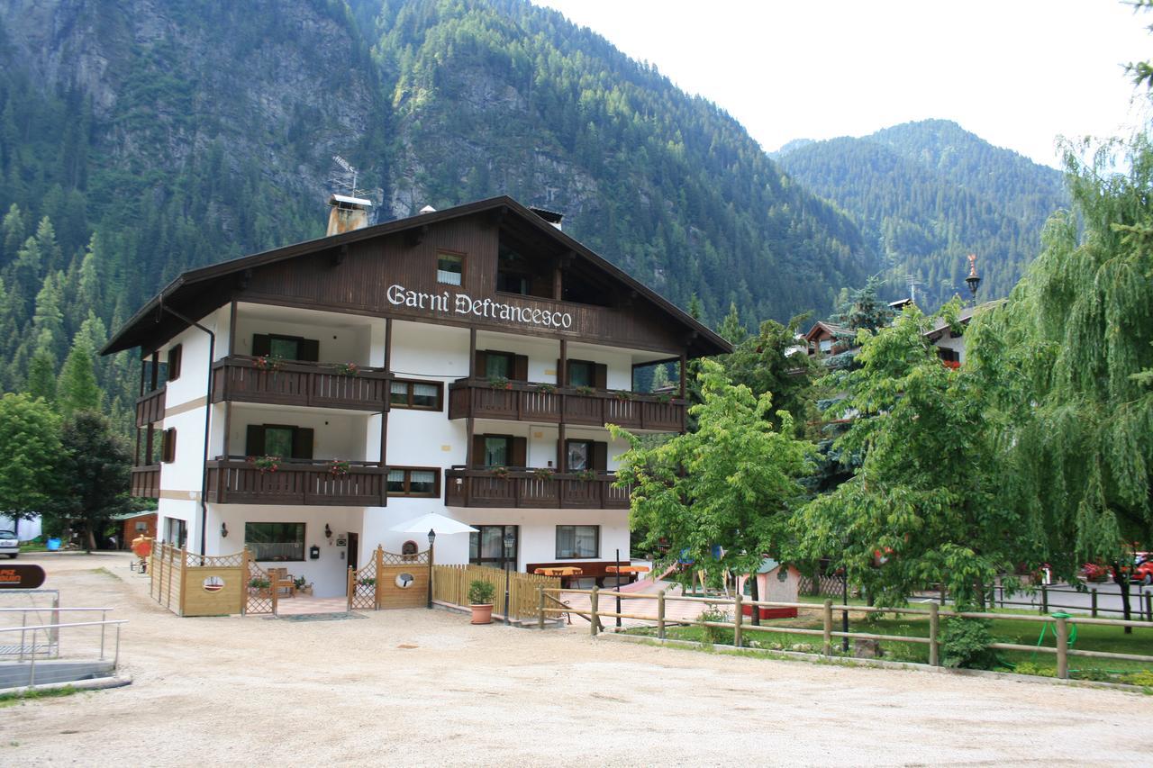 Garni Defrancesco Otel Campitello di Fassa Dış mekan fotoğraf